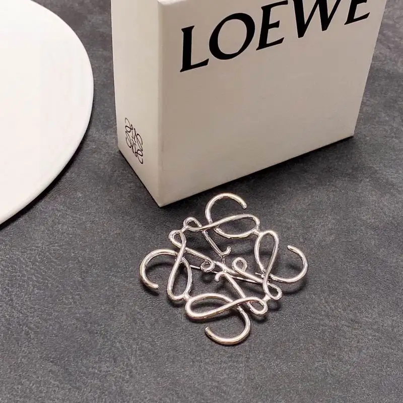 Loewe brooch 10lyw4 (2)